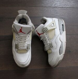 White and Red Basketball Sneakers - Jump Style